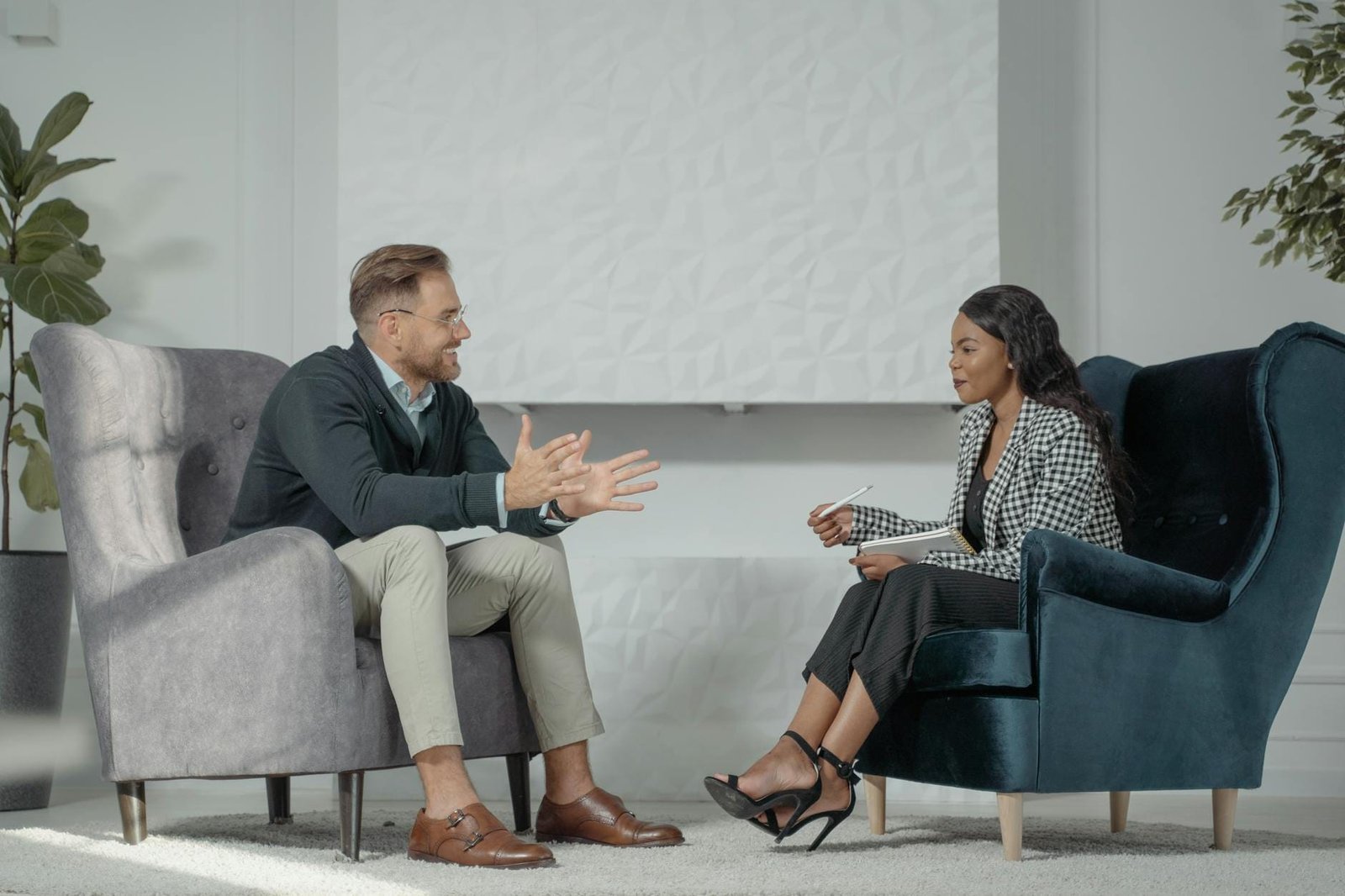 https://www.pexels.com/photo/a-woman-interviewing-a-man-5336951/